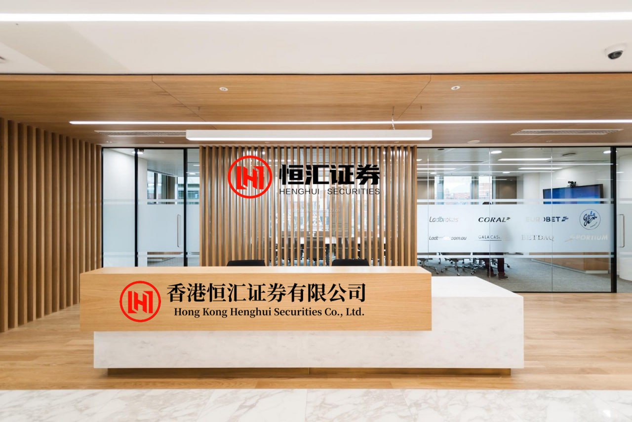 宏泰 印度人工智能峰会在新德里开幕：排长队、混乱不堪
